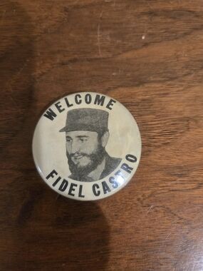 American Vintage 1960 Fidel Castro Visit To New York Button Rare